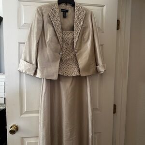 Cachet Ivory  2 Piece Dress Suit Embroidered and beaded size 10